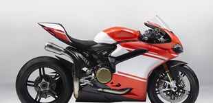 Ducati 1299 Superleggera 2017 vs Ducati Hypermotard 950 RVE 2020