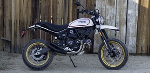 Ducati Scrambler Desert Sled 2017 vs Ducati XDiavel Black Star 2021