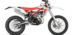 Beta Xtrainer 300 2017 vs KTM 125 SX 2019 Beta Xtrainer 300 2017 vs KTM 125 SX 2019