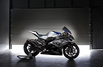 BMW HP4 RACE 2017 - Bild 13