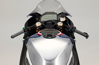 BMW HP4 RACE 2017 - Bild 19