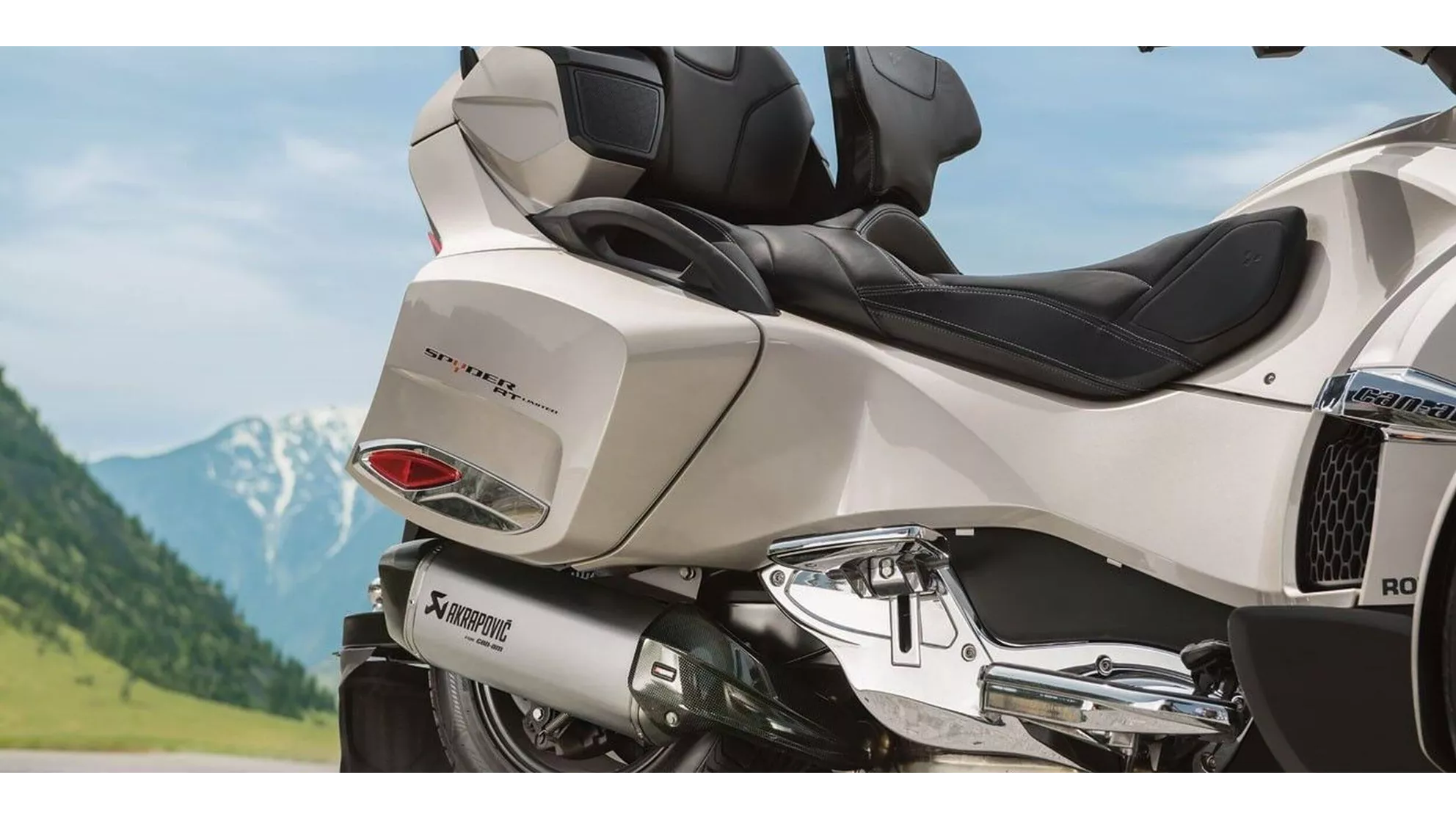 Can-Am Spyder RT-S - Image 2 Can-Am Spyder RT-S - Image 2