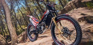 Beta Evo 300 4T Factory 2022 vs Montesa Cota 300RR 2017 Beta Evo 300 4T Factory 2022 vs Montesa Cota 300RR 2017