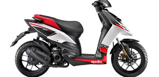 Yamaha Aerox 4 2021 vs Aprilia SR 50 Motard 2017