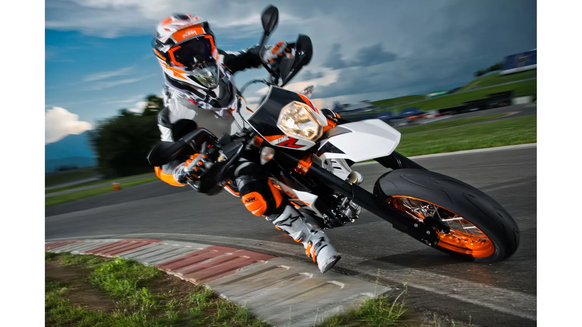 KTM 690 SMC R - Image 6 KTM 690 SMC R - Image 6