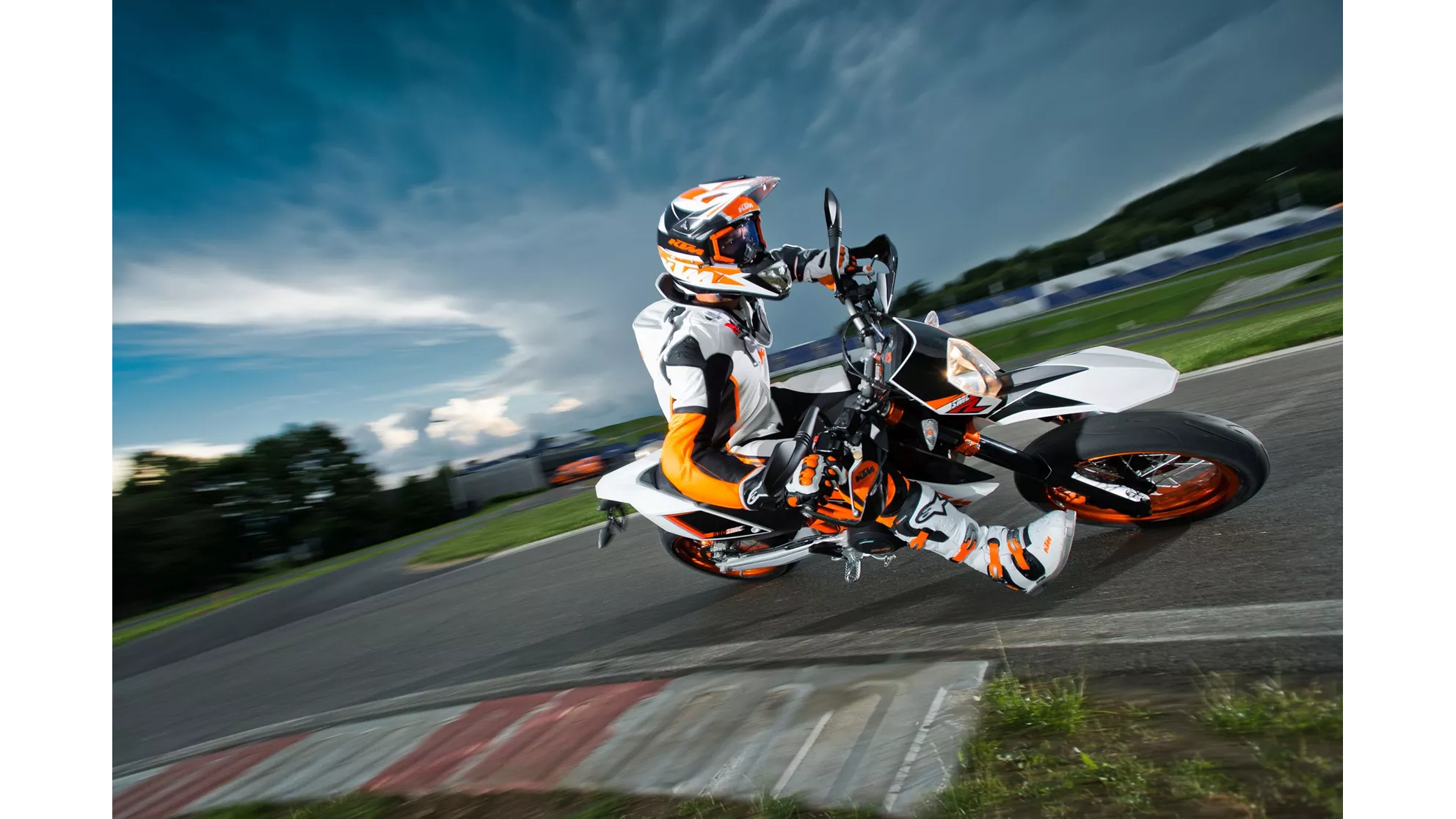 KTM 690 SMC R - Image 7 KTM 690 SMC R - Image 7