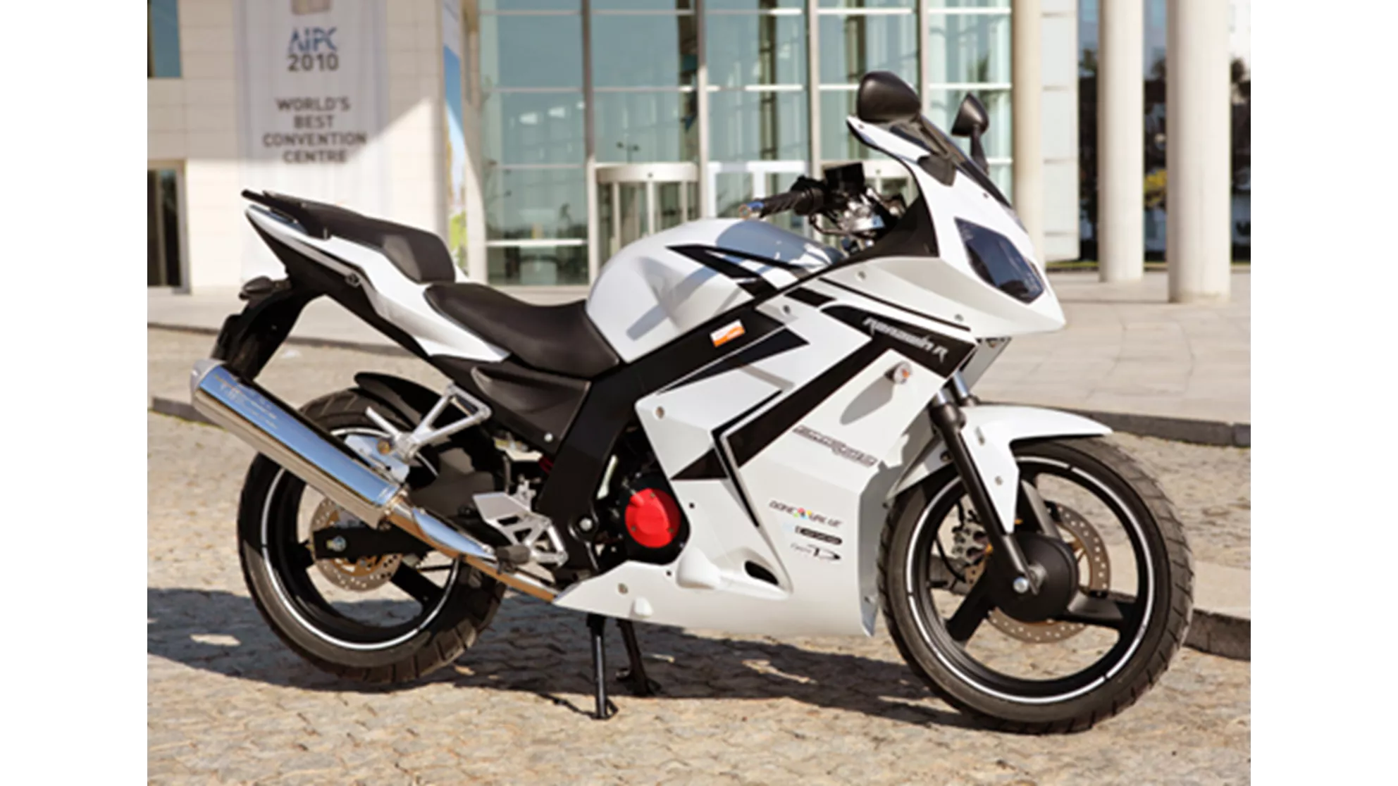 Daelim Roadwin 125 R - Image 4 Daelim Roadwin 125 R - Image 4