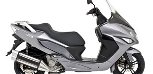 BMW G 310 R 2021 vs Daelim S3 125 2018