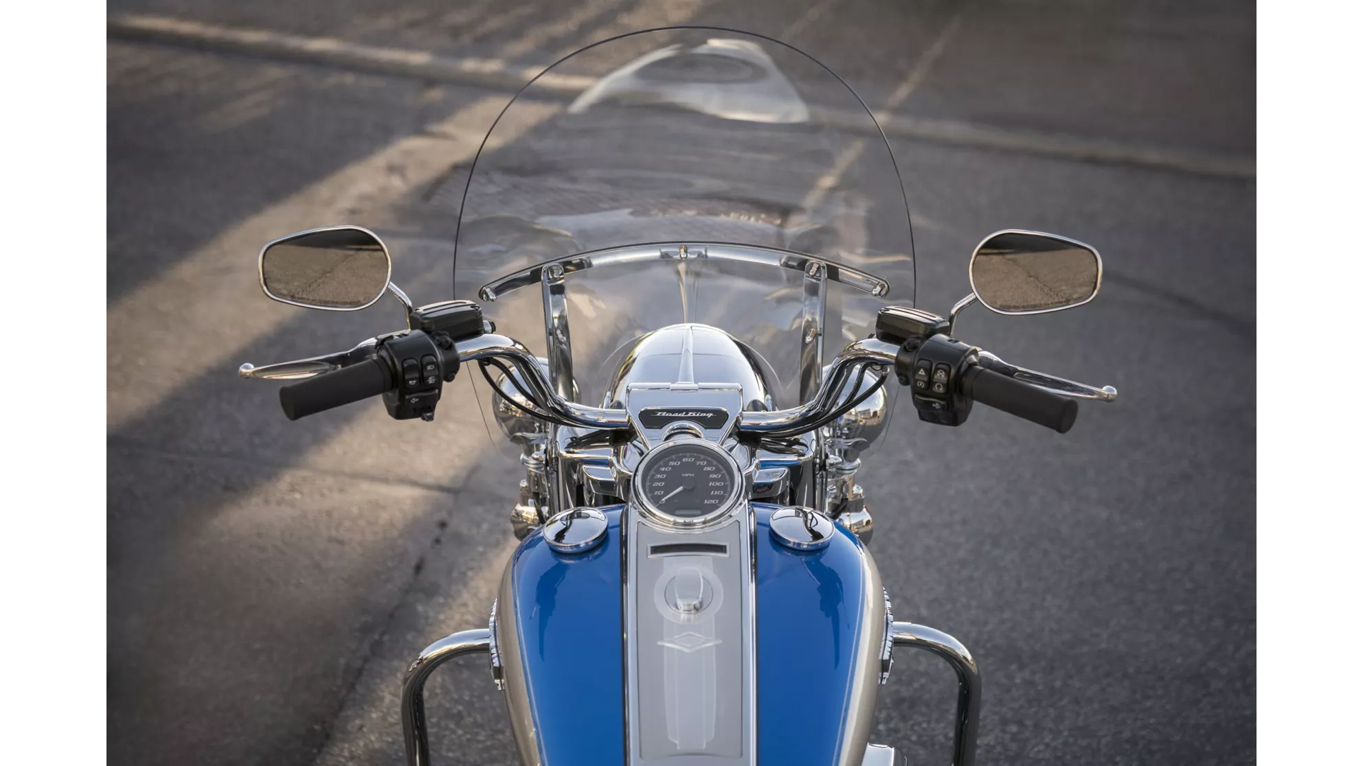 Harley-Davidson Touring Road King FLHR - Image 2 Harley-Davidson Touring Road King FLHR - Image 2