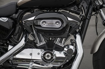 Harley-Davidson Sportster XL 1200C Custom 2018 - Bild 3
