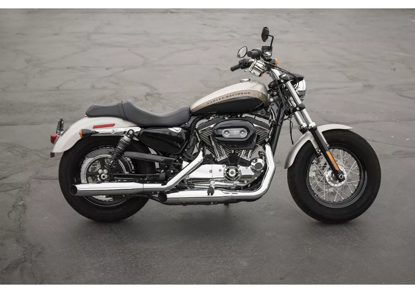 Harley-Davidson Sportster XL 1200C Custom 2018 Harley-Davidson Sportster XL 1200C Custom 2018