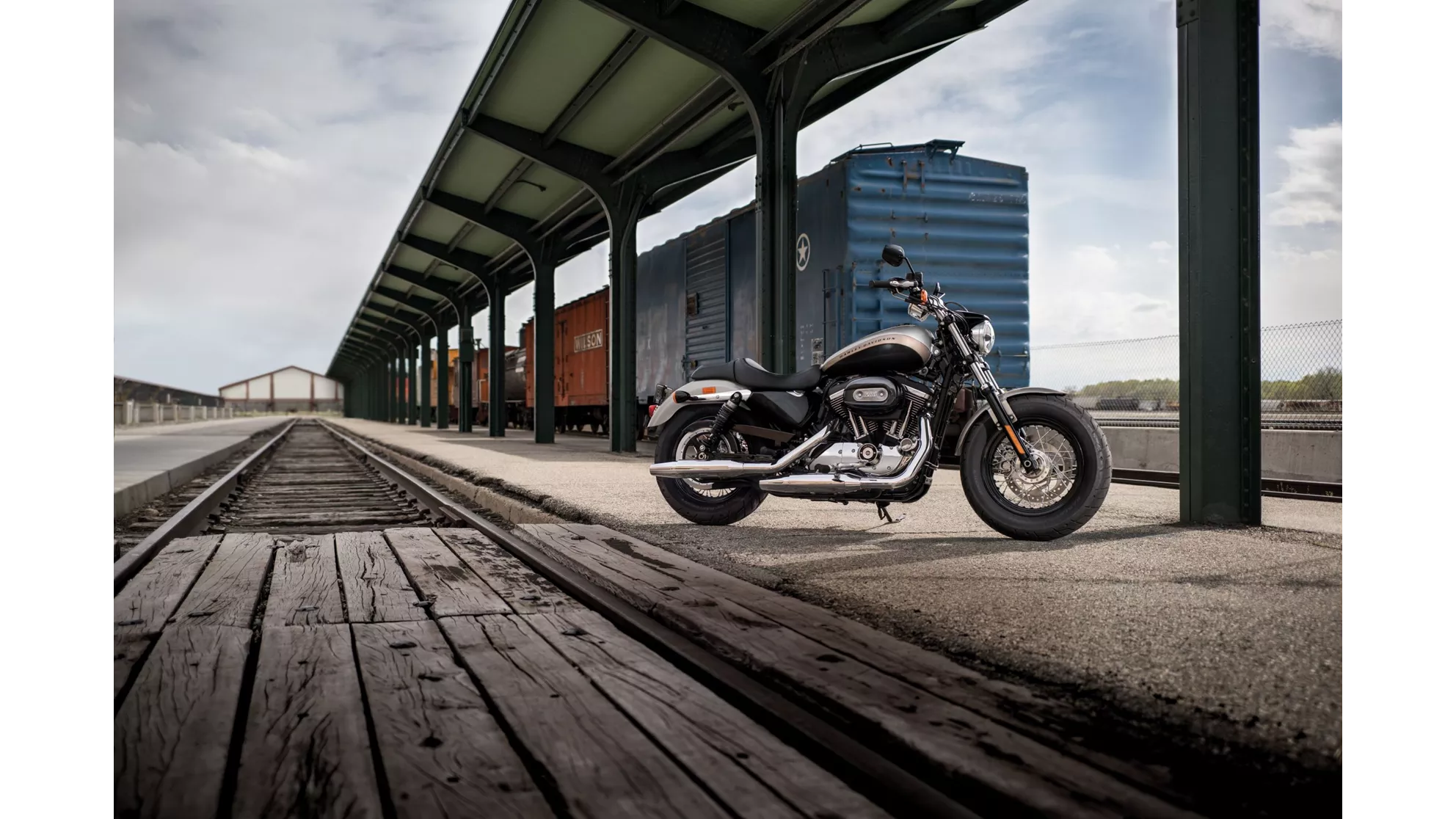 Harley-Davidson Sportster XL 1200C Custom - Image 4 Harley-Davidson Sportster XL 1200C Custom - Image 4