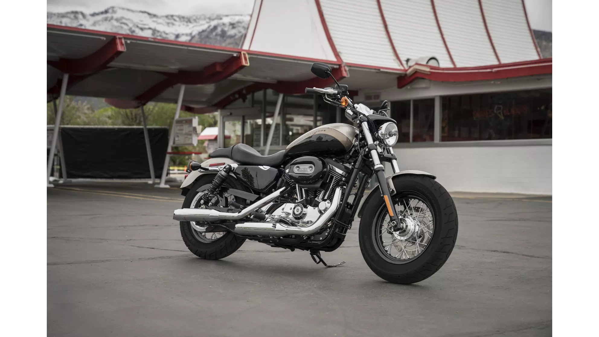 Harley-Davidson Sportster XL 1200C Custom - Image 5 Harley-Davidson Sportster XL 1200C Custom - Image 5