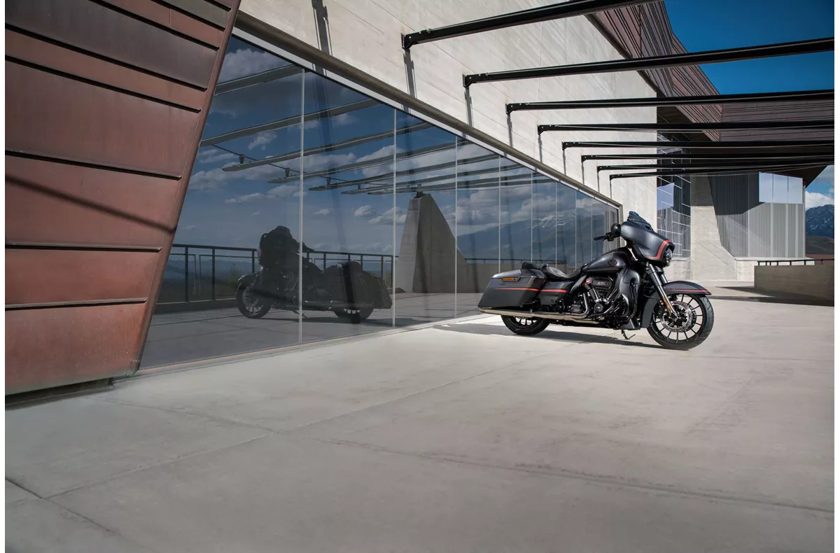 Harley-Davidson CVO Street Glide FLHXSE Harley-Davidson CVO Street Glide FLHXSE
