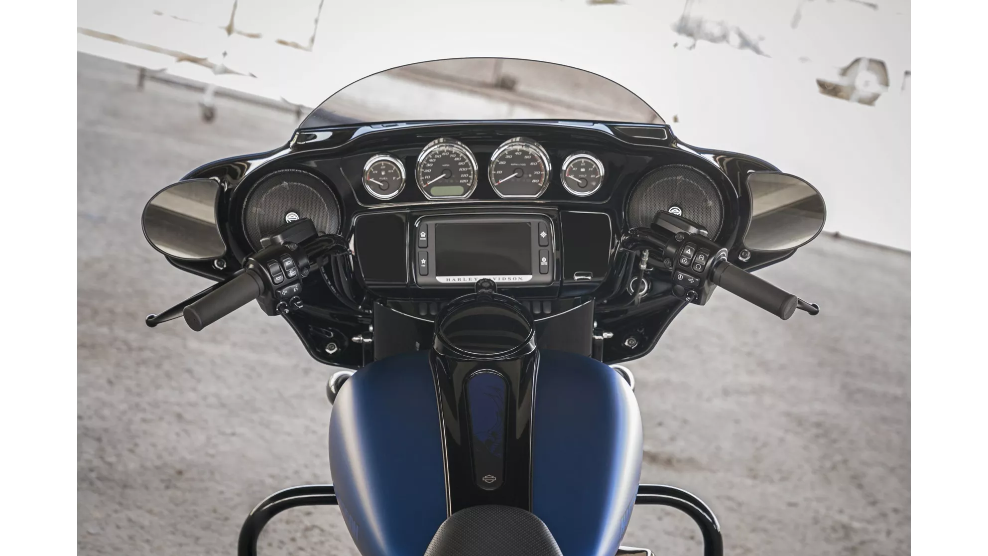 Harley-Davidson CVO Street Glide FLHXSE - Image 1 Harley-Davidson CVO Street Glide FLHXSE - Image 1