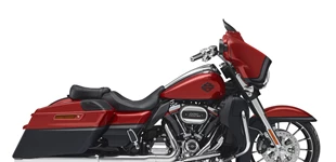 Harley-Davidson CVO Street Glide FLHXSE 2018 vs Harley-Davidson CVO Street Glide FLHXSE 2025 Harley-Davidson CVO Street Glide FLHXSE 2018 vs Harley-Davidson CVO Street Glide FLHXSE 2025