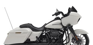Suzuki VL 800 Volusia 2005 vs Harley-Davidson Touring Road Glide Special FLTRXS 2018