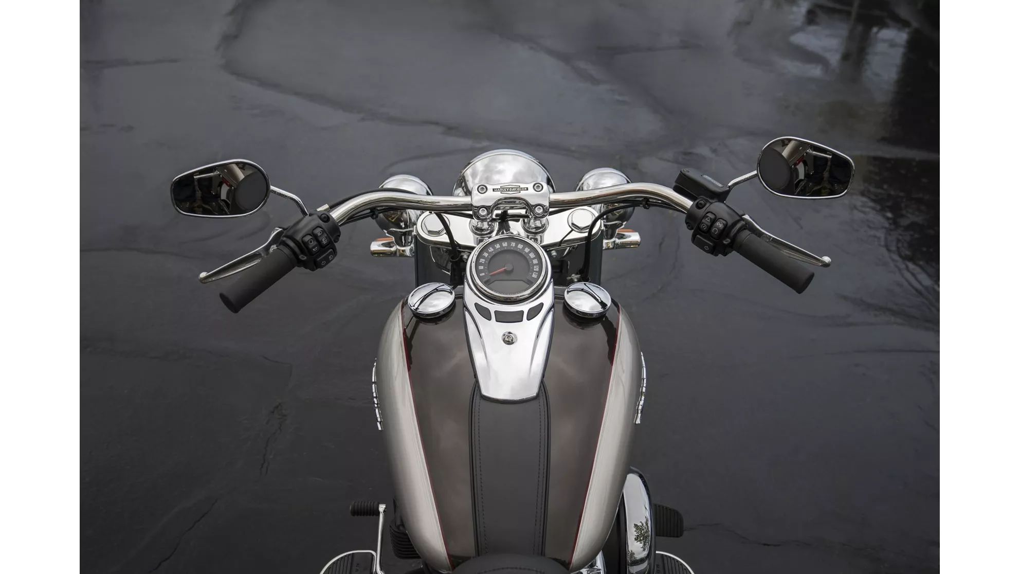 Harley-Davidson Softail Deluxe FLDE - Image 2 Harley-Davidson Softail Deluxe FLDE - Image 2