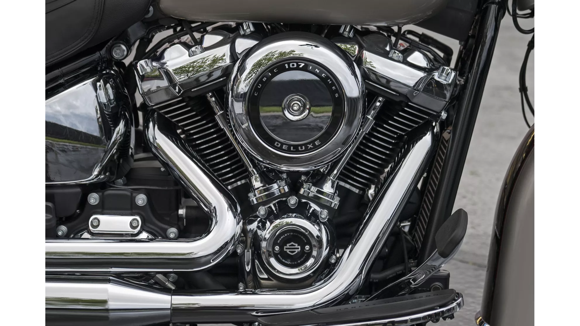 Harley-Davidson Softail Deluxe FLDE - Image 3 Harley-Davidson Softail Deluxe FLDE - Image 3