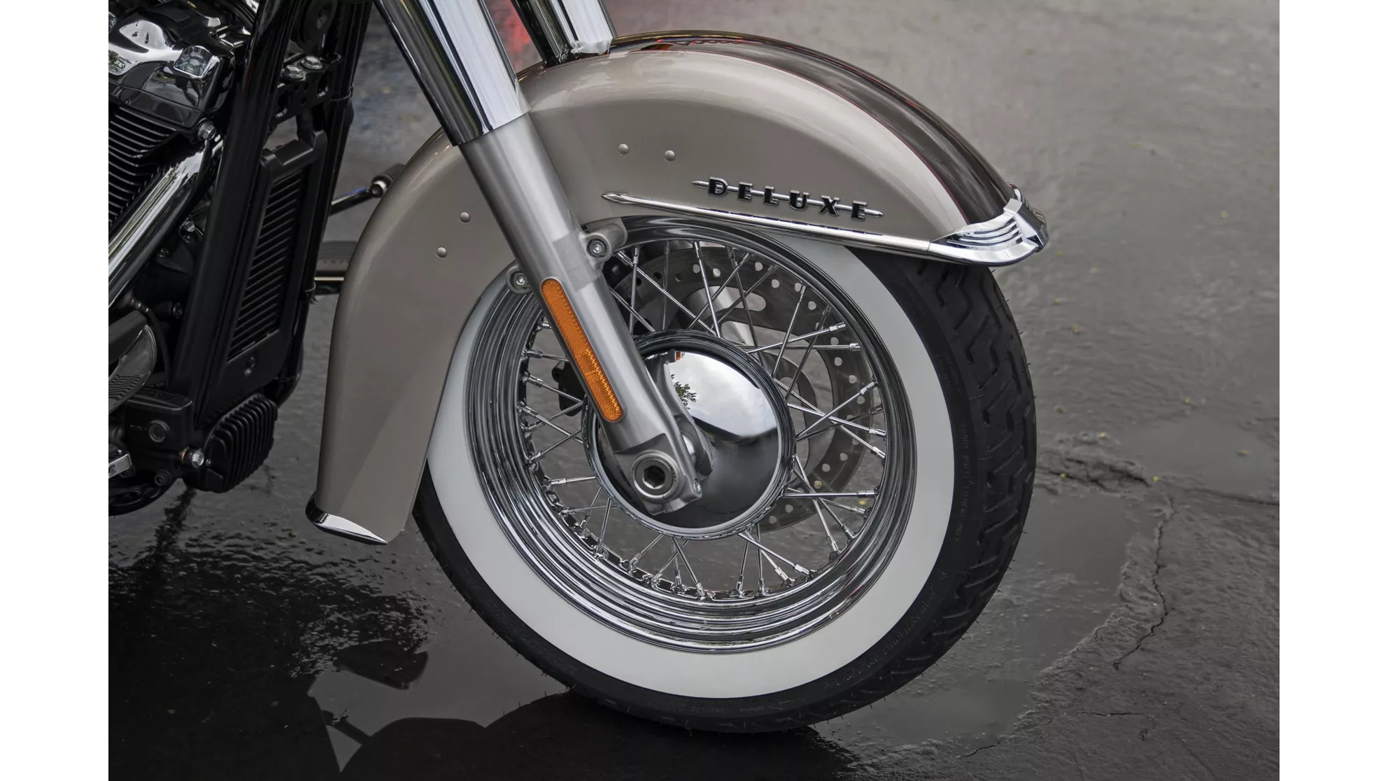 Harley-Davidson Softail Deluxe FLDE - Image 4 Harley-Davidson Softail Deluxe FLDE - Image 4