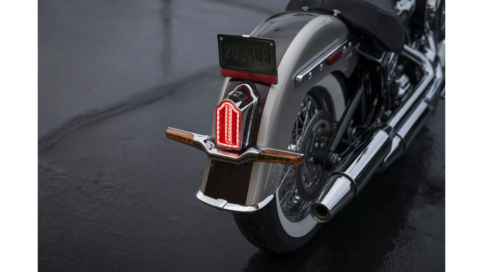 Harley-Davidson Softail Deluxe FLDE - Image 6 Harley-Davidson Softail Deluxe FLDE - Image 6