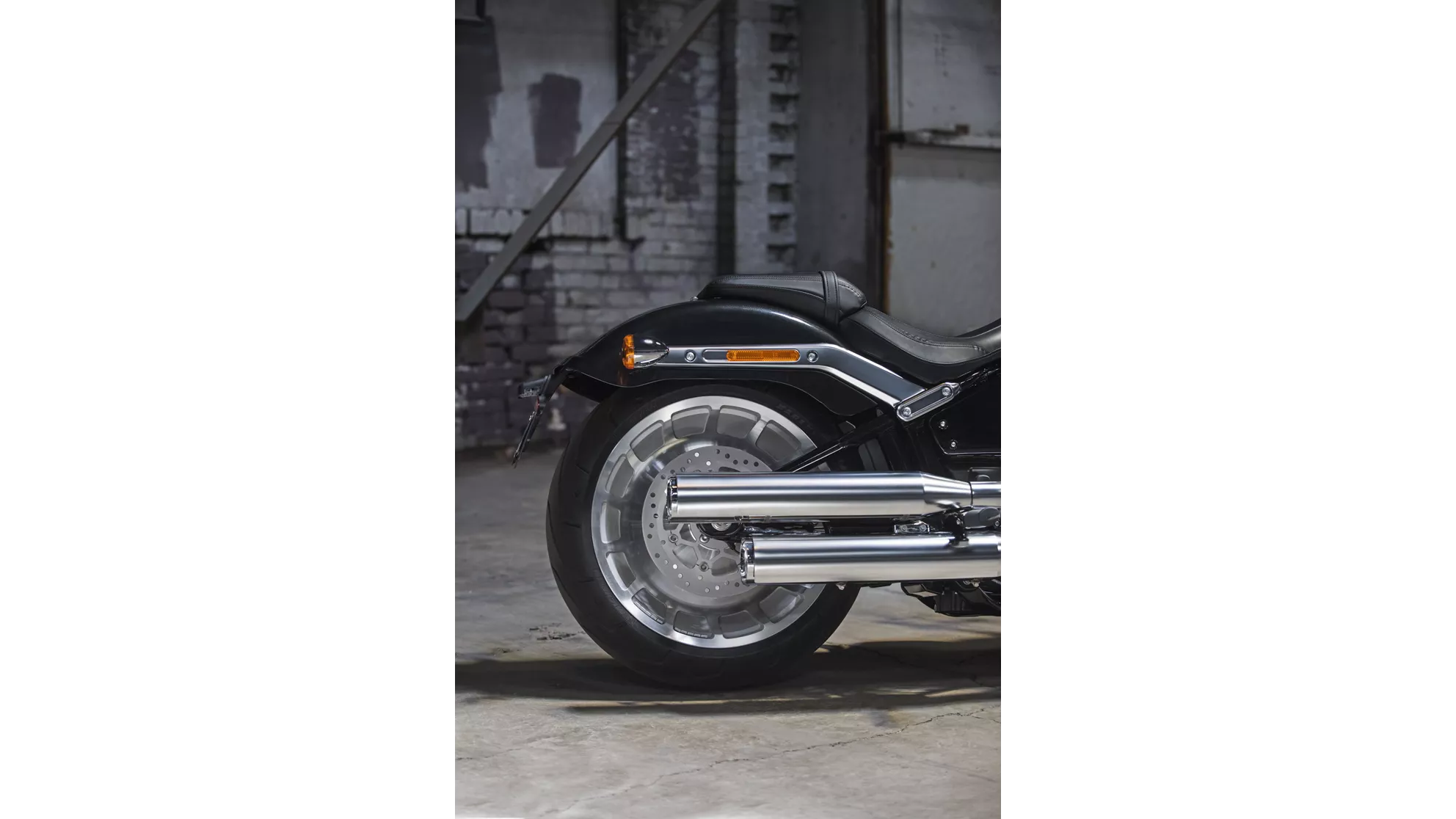 Harley-Davidson Softail Fat Boy FLFB - Image 2 Harley-Davidson Softail Fat Boy FLFB - Image 2