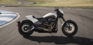 Yamaha Road Star Warrior 2006 vs Harley-Davidson Softail FXDR 114 FXDRS 2018