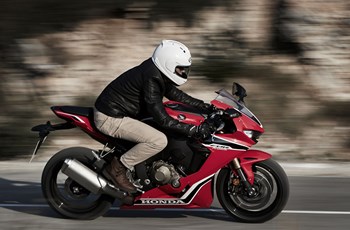 Honda CBR1000RR Fireblade 2018 - Bild 5 Honda CBR1000RR Fireblade 2018 - Bild 5