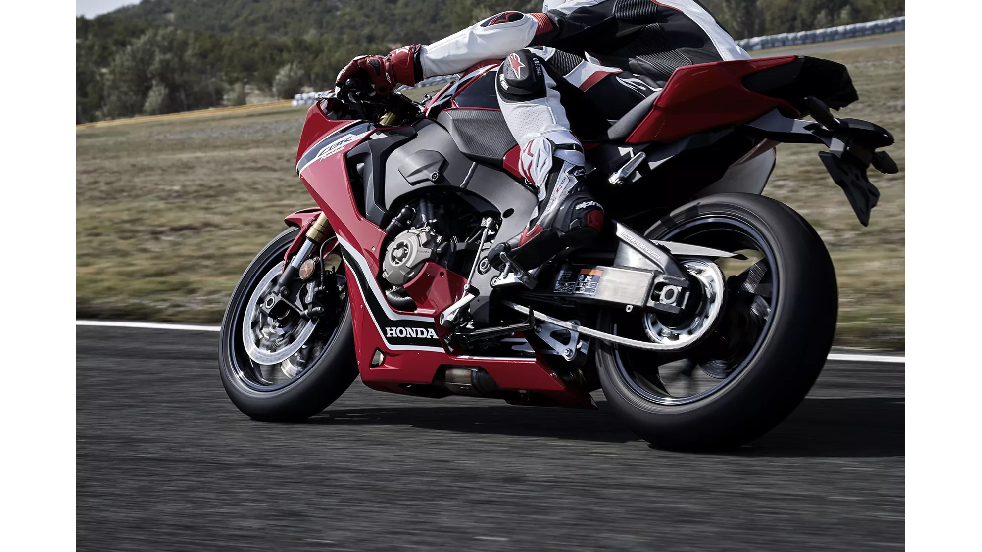 Honda CBR1000RR Fireblade - Image 6 Honda CBR1000RR Fireblade - Image 6