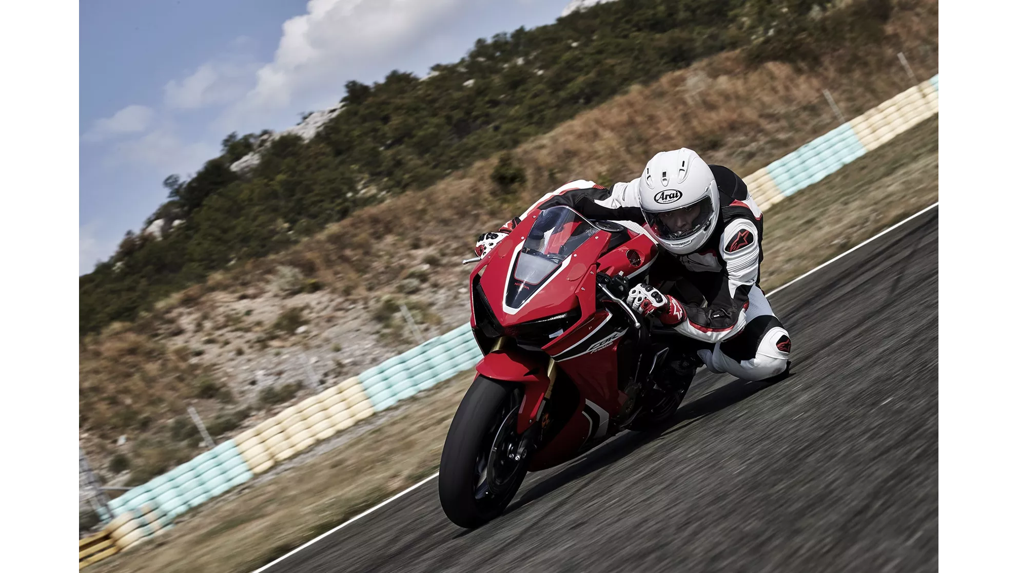 Honda CBR1000RR Fireblade - Image 8 Honda CBR1000RR Fireblade - Image 8