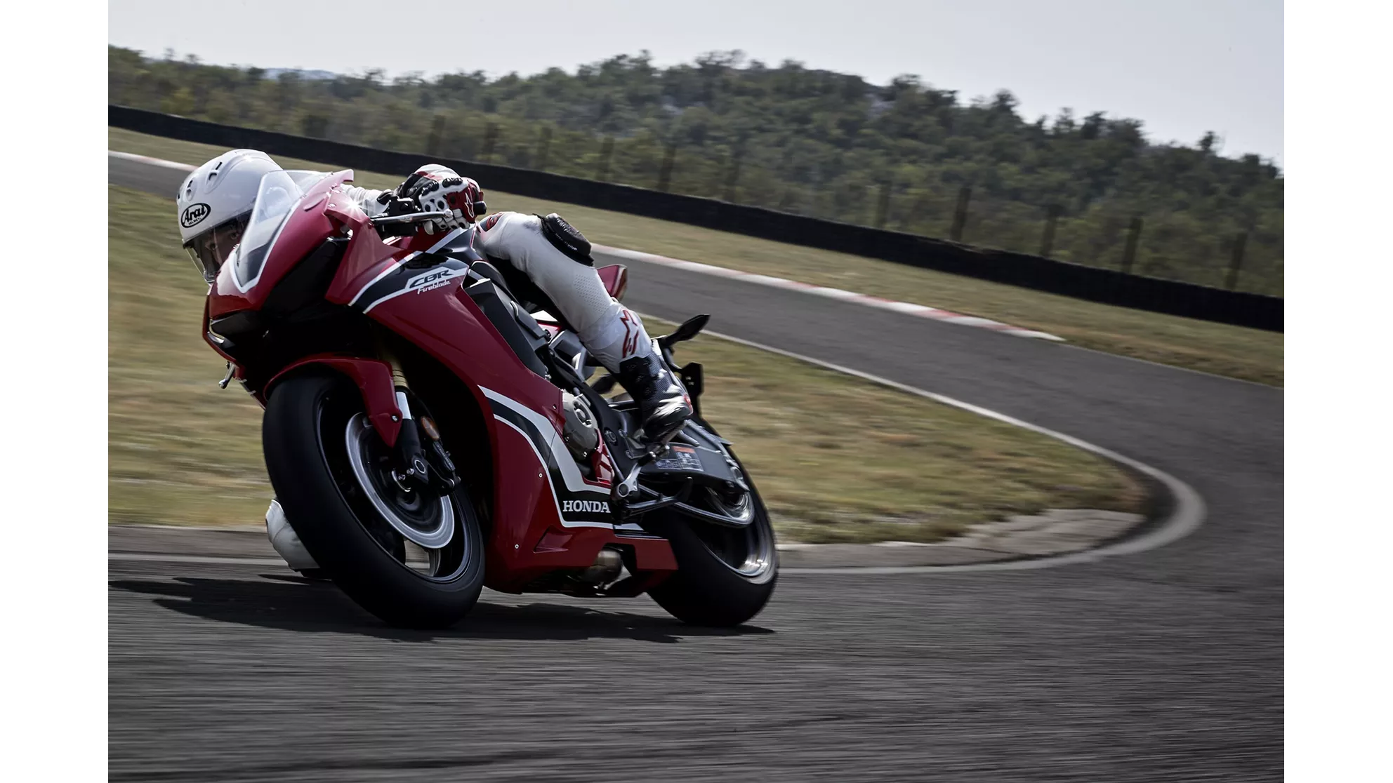 Honda CBR1000RR Fireblade - Image 9 Honda CBR1000RR Fireblade - Image 9