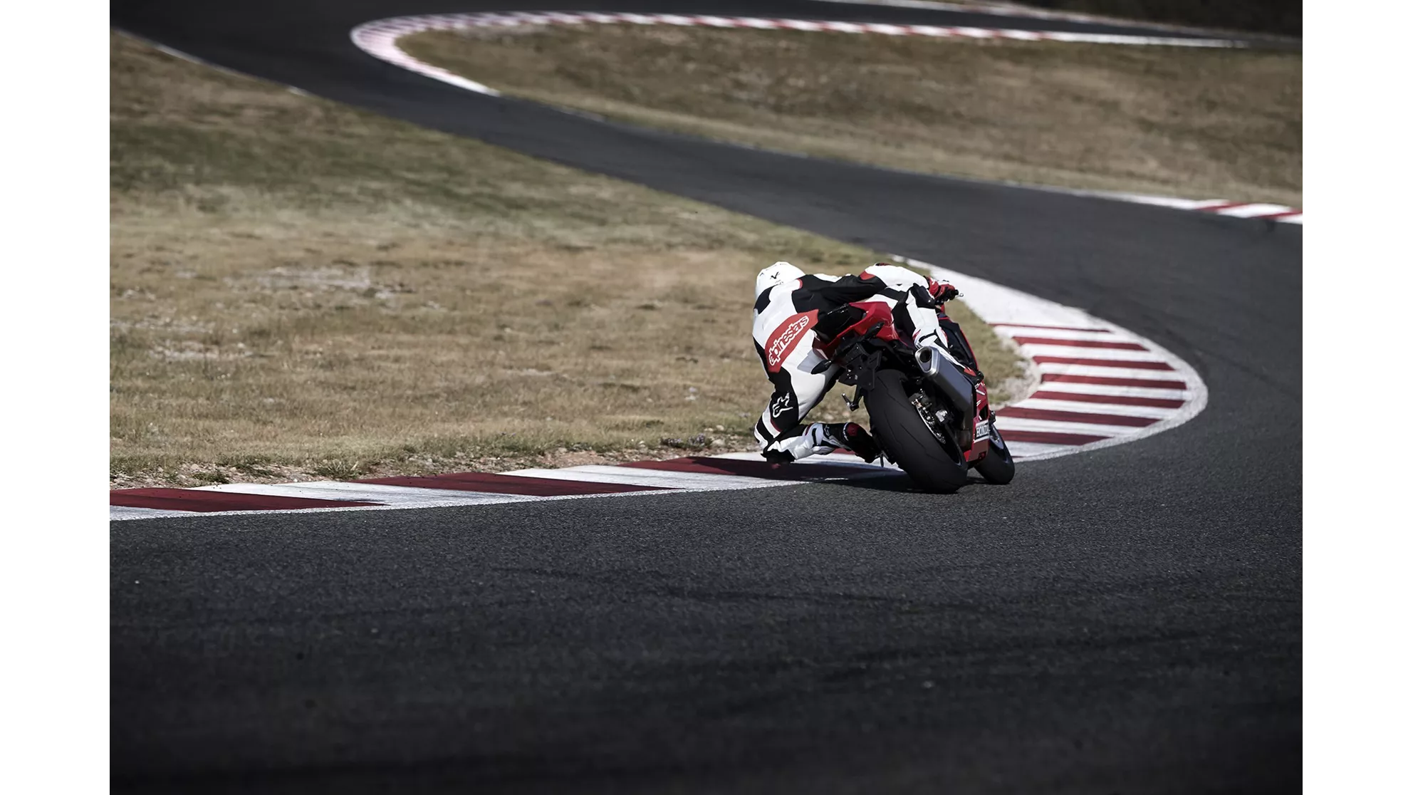 Honda CBR1000RR Fireblade - Image 10 Honda CBR1000RR Fireblade - Image 10