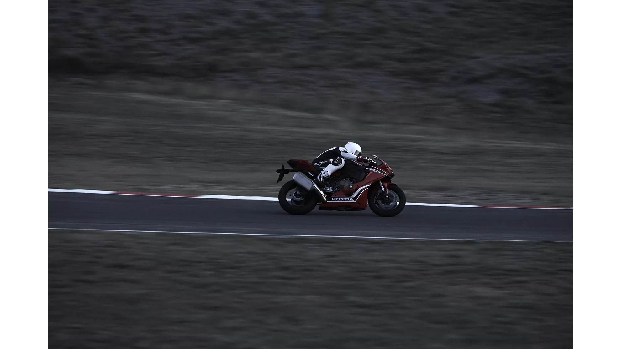 Honda CBR1000RR Fireblade - Image 11 Honda CBR1000RR Fireblade - Image 11