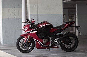 Honda CBR1000RR Fireblade 2018 - Bild 16 Honda CBR1000RR Fireblade 2018 - Bild 16