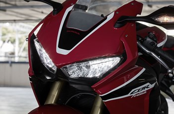 Honda CBR1000RR Fireblade 2018 - Bild 19 Honda CBR1000RR Fireblade 2018 - Bild 19
