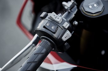 Honda CBR1000RR Fireblade 2018 - Bild 22 Honda CBR1000RR Fireblade 2018 - Bild 22