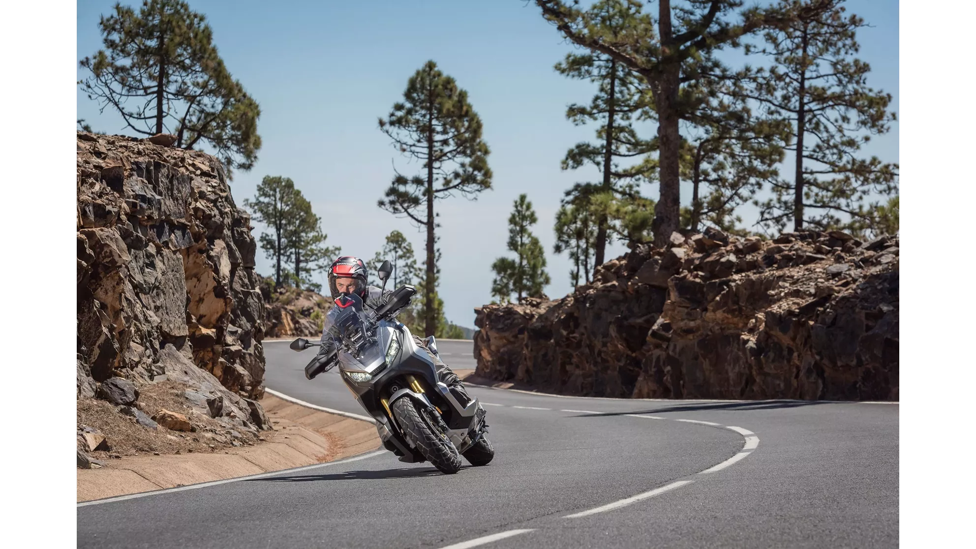 Honda X-ADV - Image 7 Honda X-ADV - Image 7