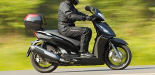 Kymco People GT 300i 2018 vs Piaggio Beverly 400 S 2022