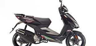 Aprilia Sportcity 50 One 2T 2010 vs Motowell Crogen RS 2018