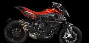 MV Agusta Rivale 800 2018 vs Ducati Hypermotard 950 RVE 2022