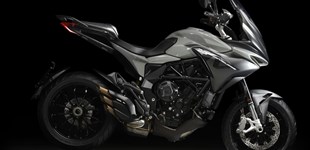 Yamaha Tracer 9 GT 2021 vs MV Agusta Turismo Veloce 800 2018