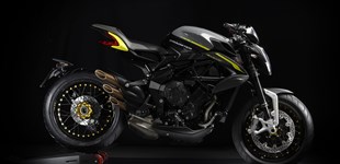 KTM 690 Duke R 2016 vs MV Agusta Dragster 800 RR 2018