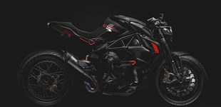 MV Agusta Brutale 800 RR 2018 vs MV Agusta Dragster 800 Blackout 2018