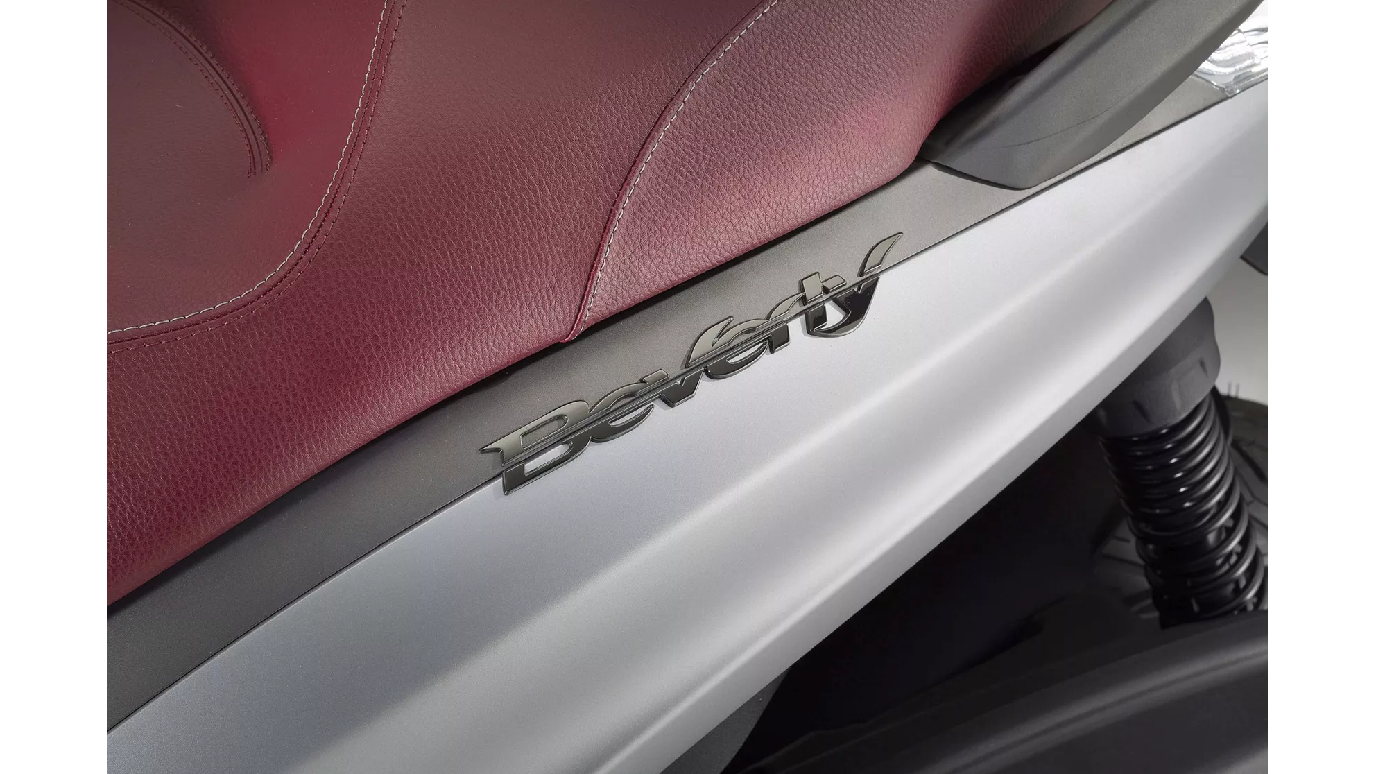 Piaggio Beverly 350ie Sport Touring - Image 8 Piaggio Beverly 350ie Sport Touring - Image 8