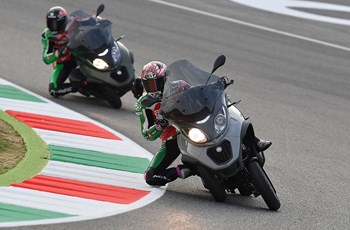 Piaggio MP3 350 2018 - Bild 9