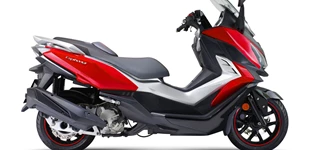 Voge SR4 350i ABS 2023 vs Sym Cruisym 300 2018 Voge SR4 350i ABS 2023 vs Sym Cruisym 300 2018