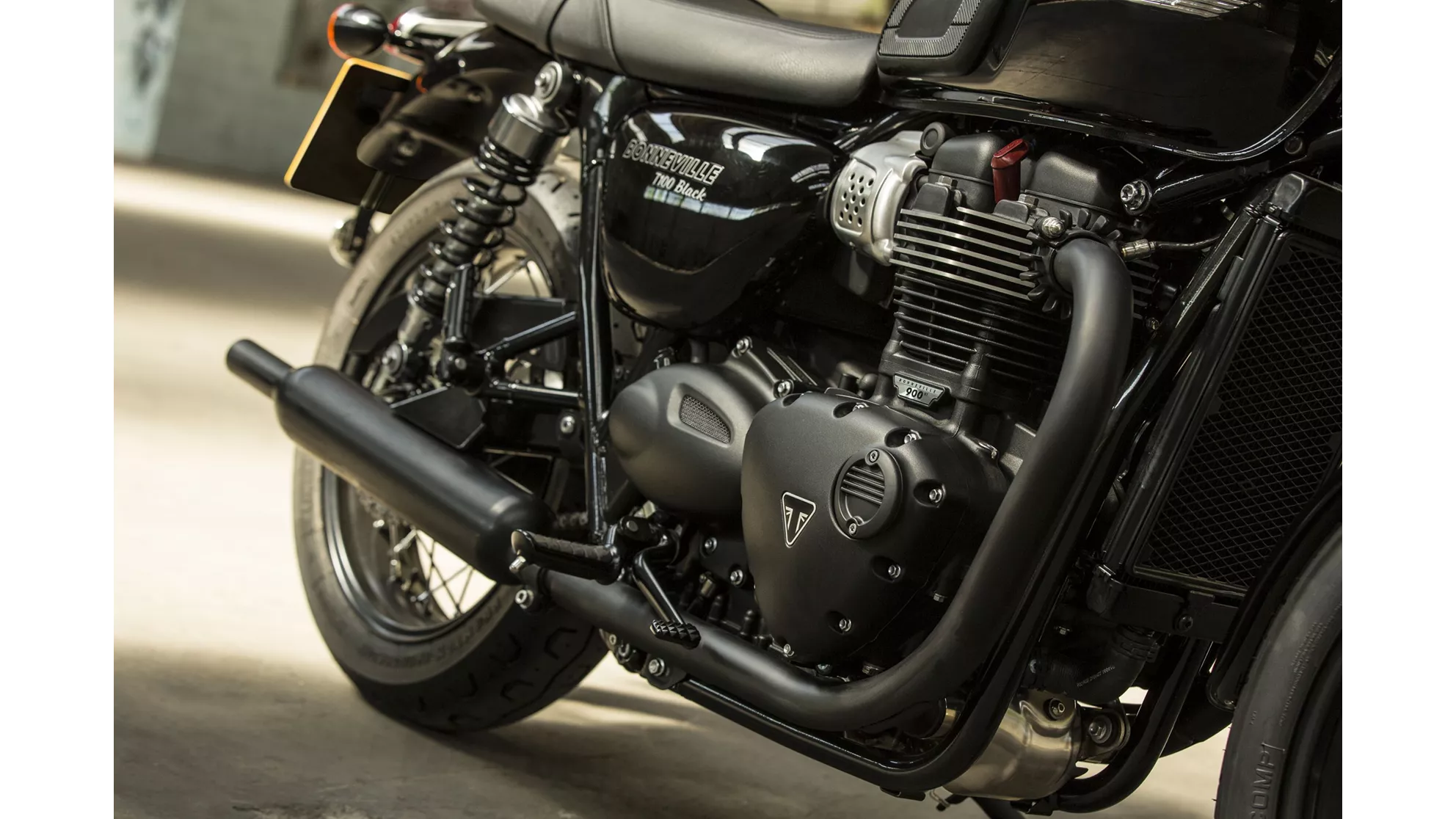 Triumph Bonneville T100 Black - Image 22 Triumph Bonneville T100 Black - Image 22