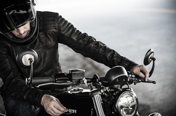 Triumph Bonneville Bobber Black 2018 - Bild 3 Triumph Bonneville Bobber Black 2018 - Bild 3