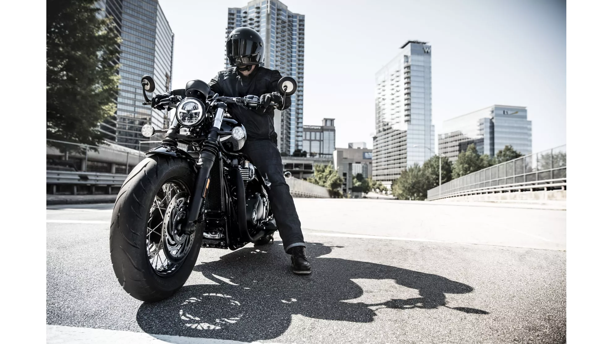 Triumph Bonneville Bobber Black - Image 16 Triumph Bonneville Bobber Black - Image 16