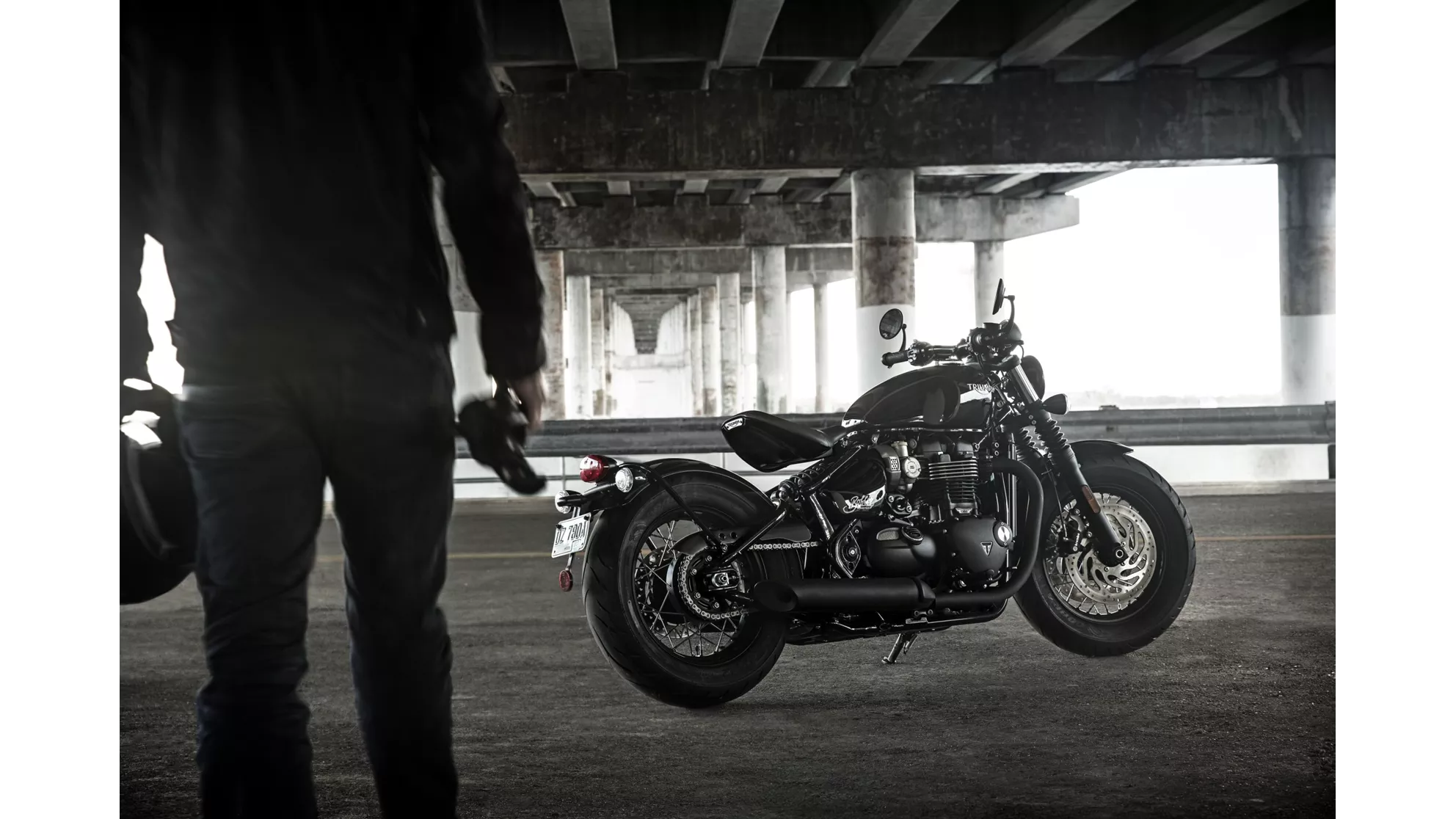 Triumph Bonneville Bobber Black - Image 17 Triumph Bonneville Bobber Black - Image 17